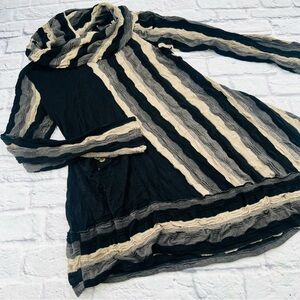 Ali Miles Black and Cream Knit Top Medium Asymetrical Long Sleeve